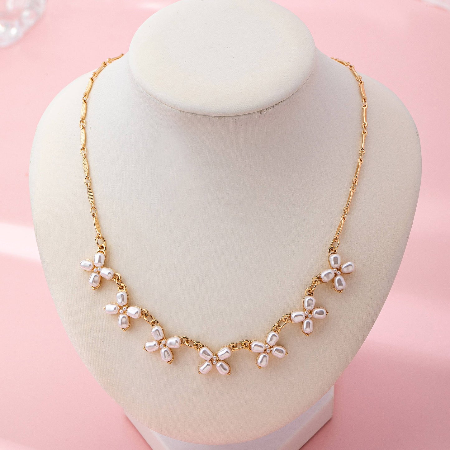 Charm Necklace-Delicate Pearl Flower |