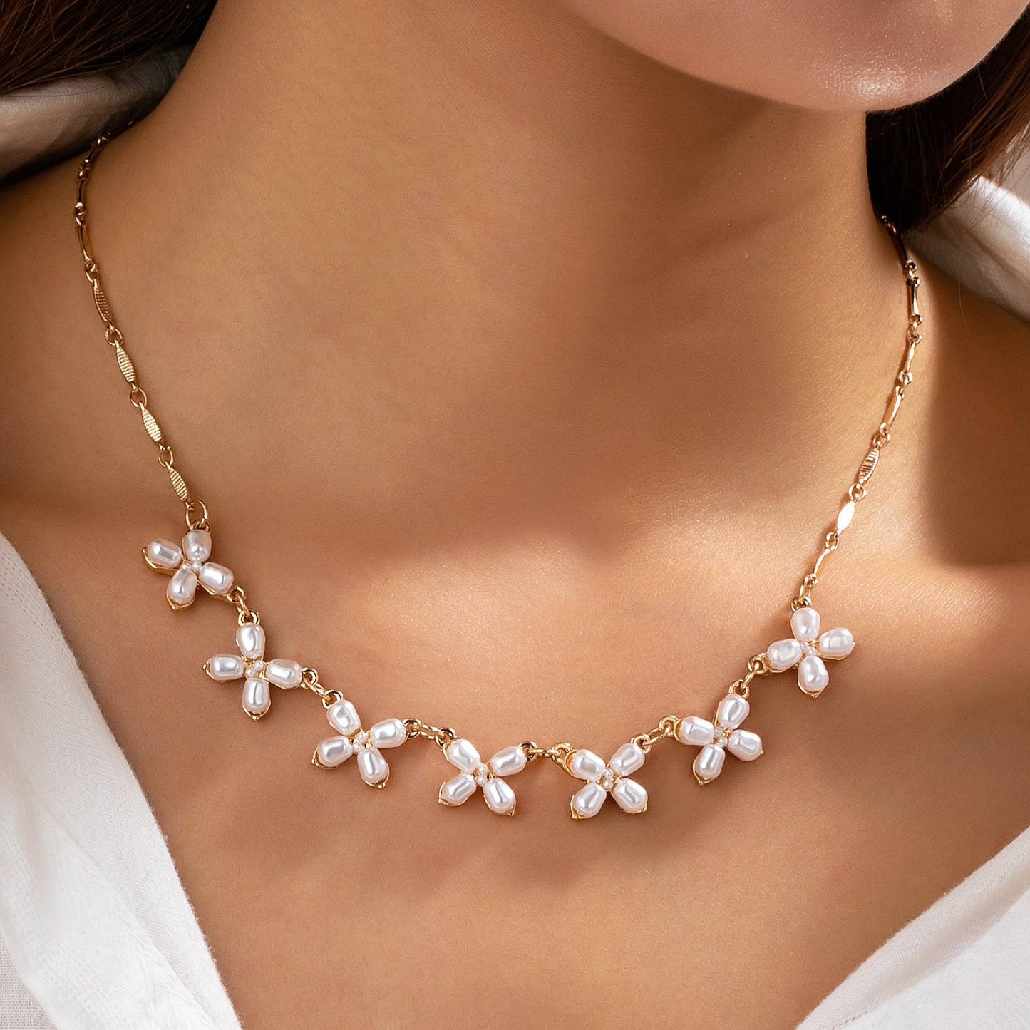 Charm Necklace-Delicate Pearl Flower |