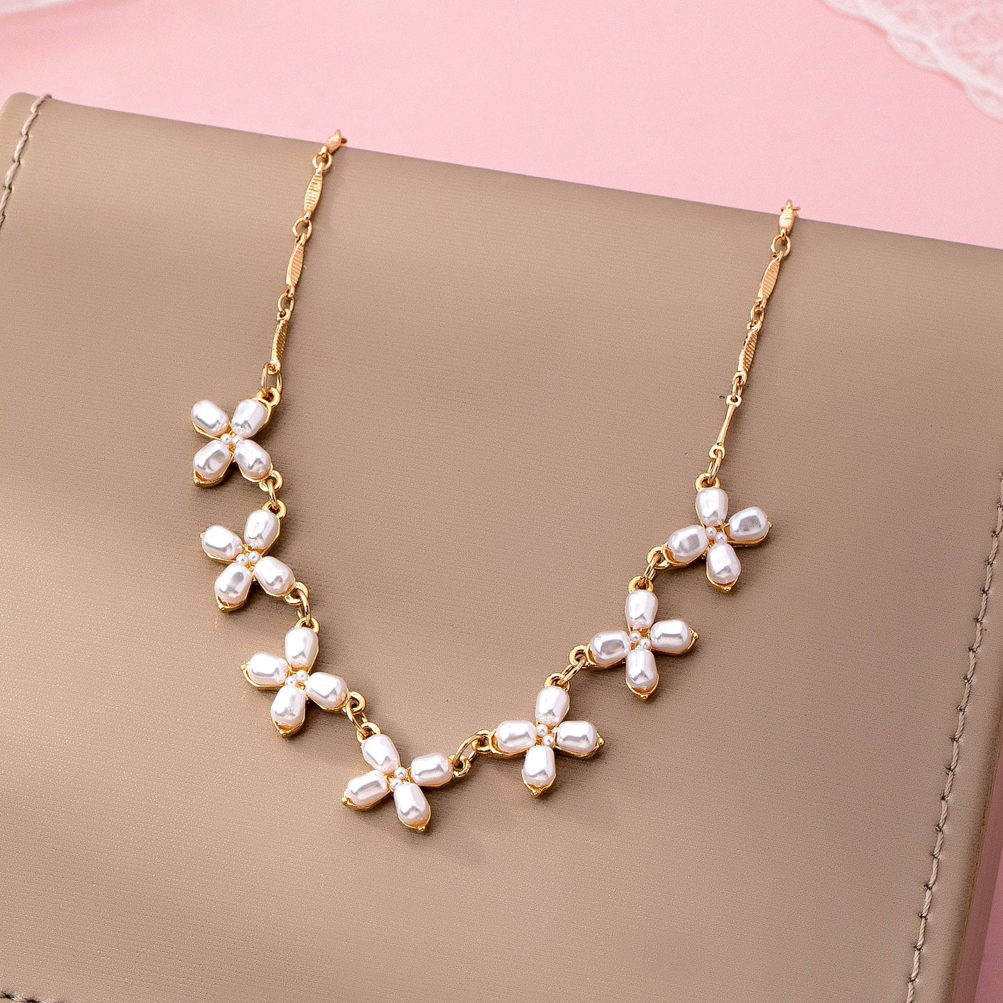 Charm Necklace-Delicate Pearl Flower |